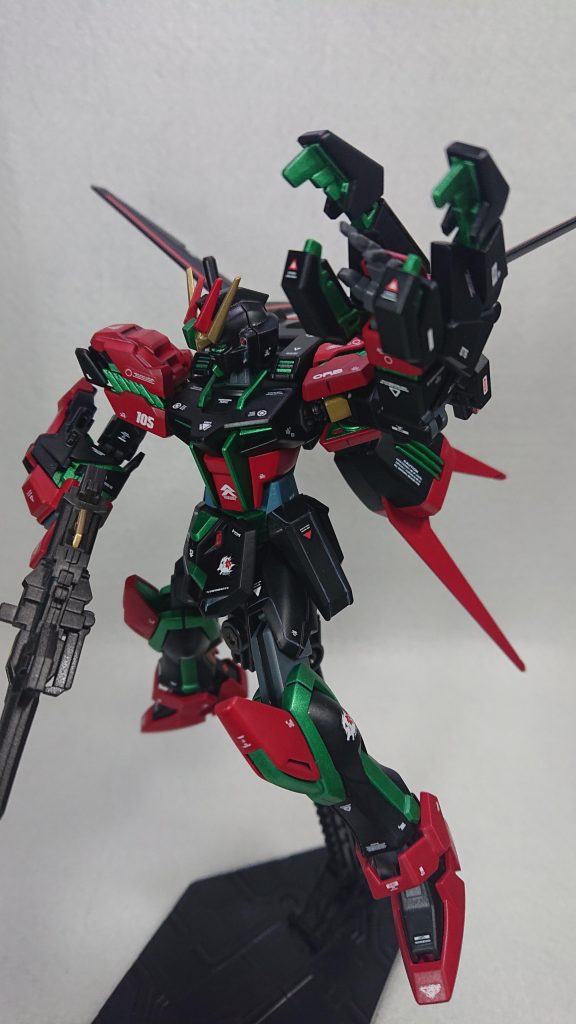 シールドを装備するかはかなり悩んだのですが、格闘機であることと装備させてみると少し煩くなり過ぎる気がしたので、今回は装備しないことにしました