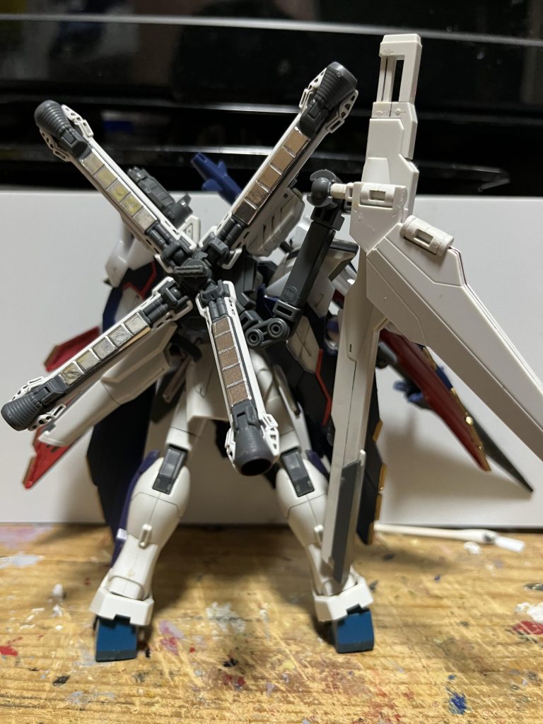 新しくリフレクターユニットを加工して取り付け。