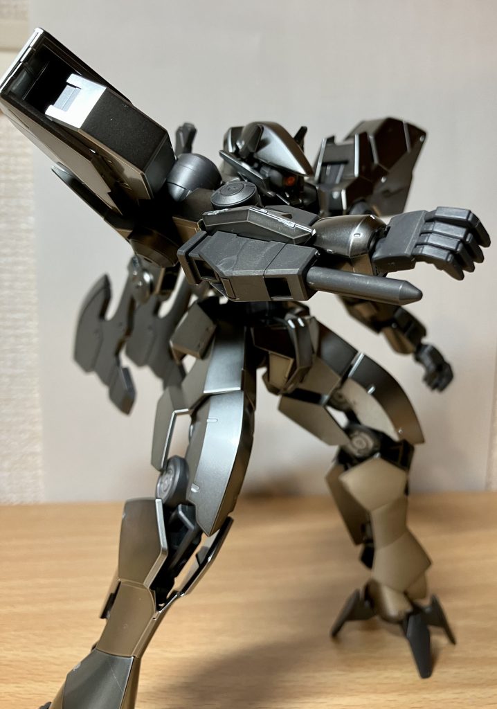 武装③単装式パイルバンカーシノ殺しコイツで流星号の頭と腕吹っ飛ばして「あなたの機体を取り戻しましたよ」ってだいぶイカれてますね自分だけですかね、「クランク二尉」を「クランク兄ぃ」って聞き間違えるのは…