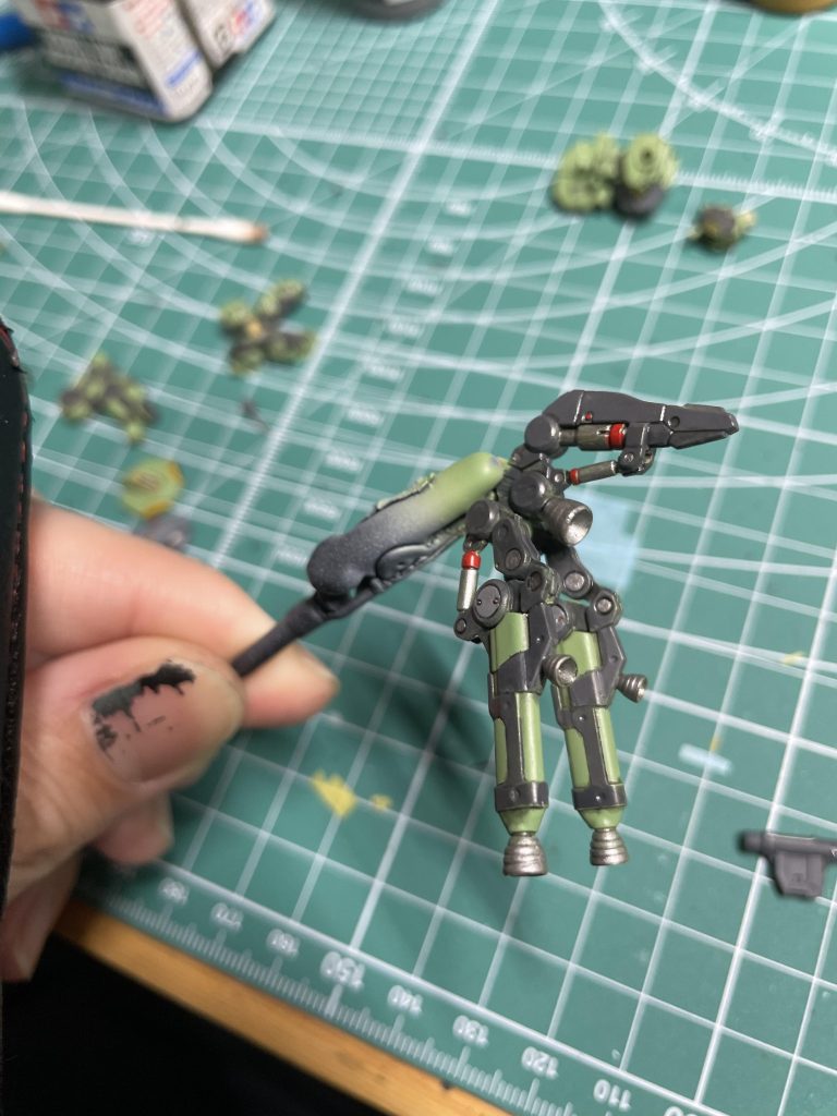 パーツごとに丁寧に塗り分けいます