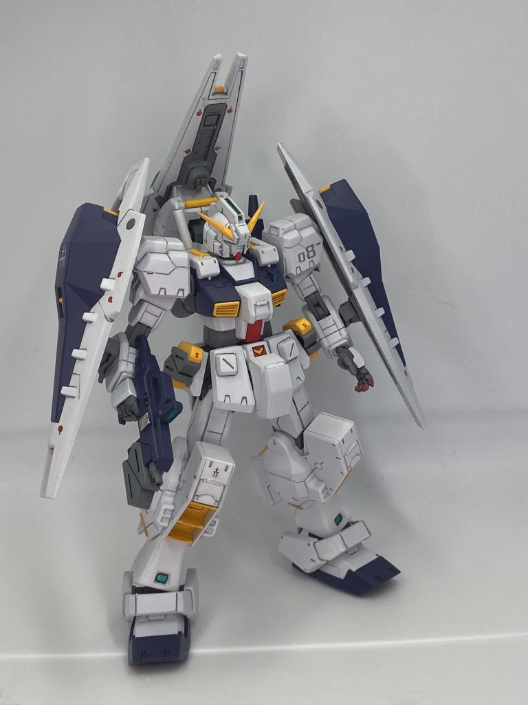 元々ディティールは細かく入ってるキットでしたが、バトオペモールドを全身に入れまくりました。塗装では差し色がたくさん入っているので、かなり情報過多です。