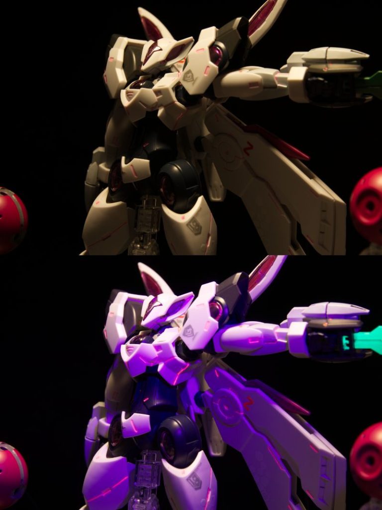 上:照明のみ 下:ブラックライトで蛍光ピンクを発光