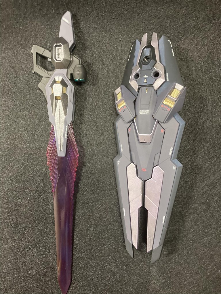 ガンビット達と各種武装ビームライフルの色分け頑張りました💪笑写真見てわかる通りシルバーの部分はただのシルバーではなく、ほんのりパープル混ぜてます