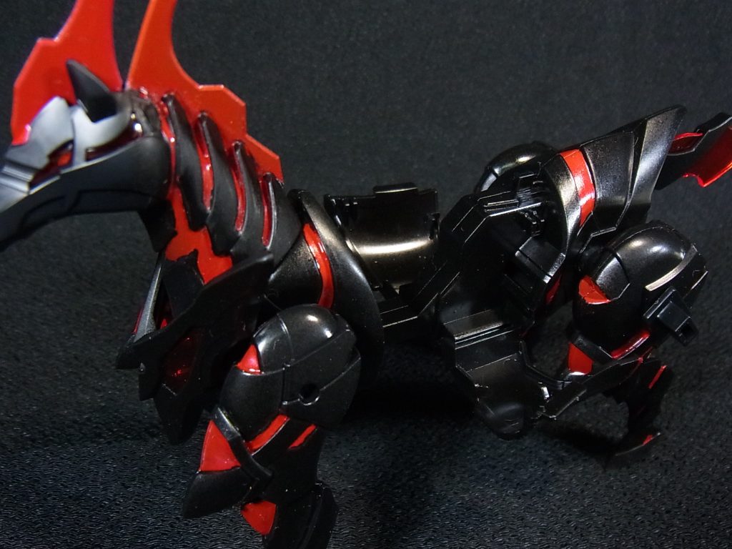 SDガンダムは足が短いしアーマーがデコデコもりもりなので搭乗機構は完成するまで分からなかったのですが、なるほどなーって感じでした。
