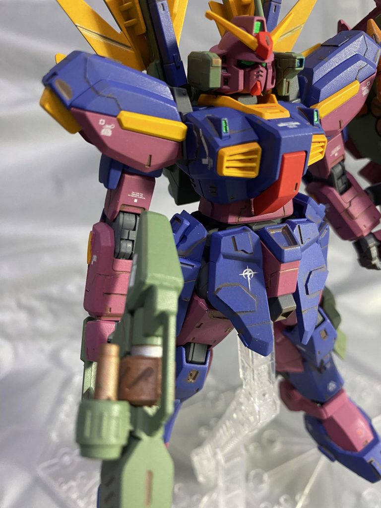 バストアップMK -Ⅱのバルカンポッド、ビームサーベルラック等MK -Ⅱらしさを残しつつも肩部、腰部等は違うモビルスーツから拝借！