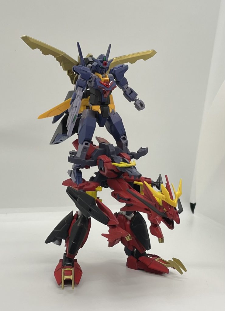 大体こんな感じです。一度はやってみたい合体ロボ。ということで初めてコアガンダムのアーマーを改造してみました。コアガンダムのカラーはノーマルにする予定でしたがティターンズカラーのが似合ってたのでこちらで。久しぶりのガンプラ改造楽しかったです。