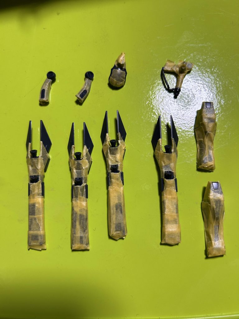 出来るだけシールに頼らずと思ってたけど、マスキングに気が狂いそう。