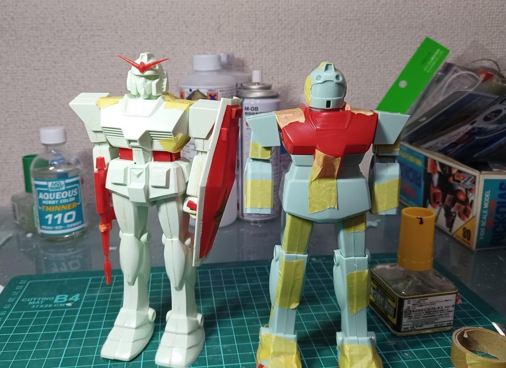 さすがにあのキットをアップデートするのは大変なので、同じ旧キットのジムとのミキシングにしてます。