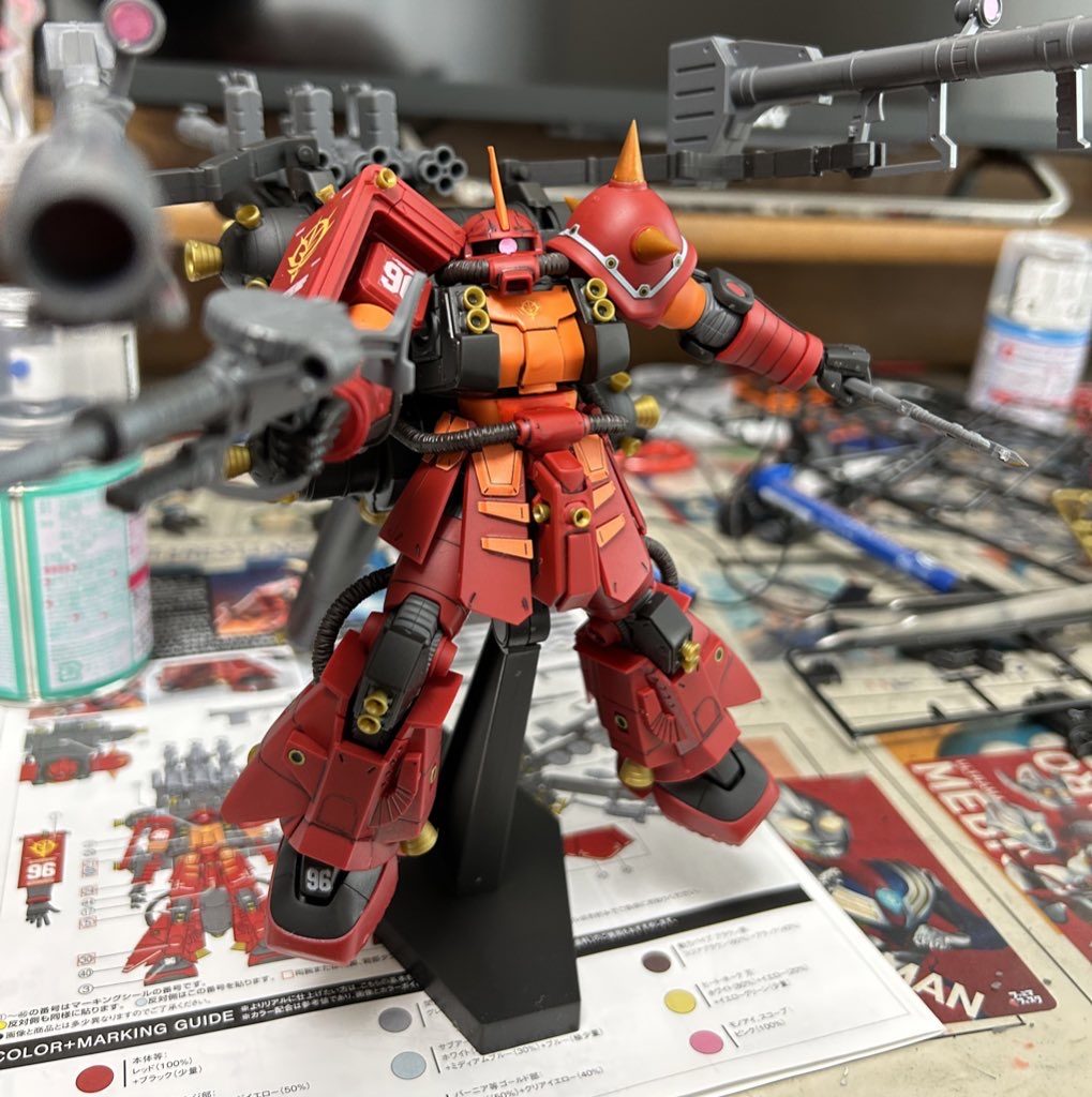 とにかくボリュームが凄かった。HGでここまでてんこ盛りとは…バーニアパーツは半分以上接着剤で固定しました。正直二度と組みたくないですけど完成した時の達成感は他のHGを遥かに凌駕しました。