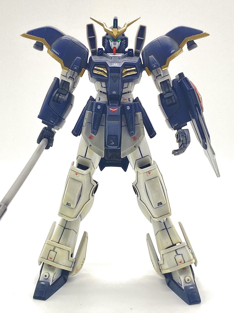 自分が子供の頃に手に入らなかった1/100HGのデスサイズの過去のデータをネットで探し、それをできる限り参考にして設定に近い筋彫りをしてみました。(主に目につきやすい肩のアーマーは設定に寄せました！！これも愛ゆえに笑笑)