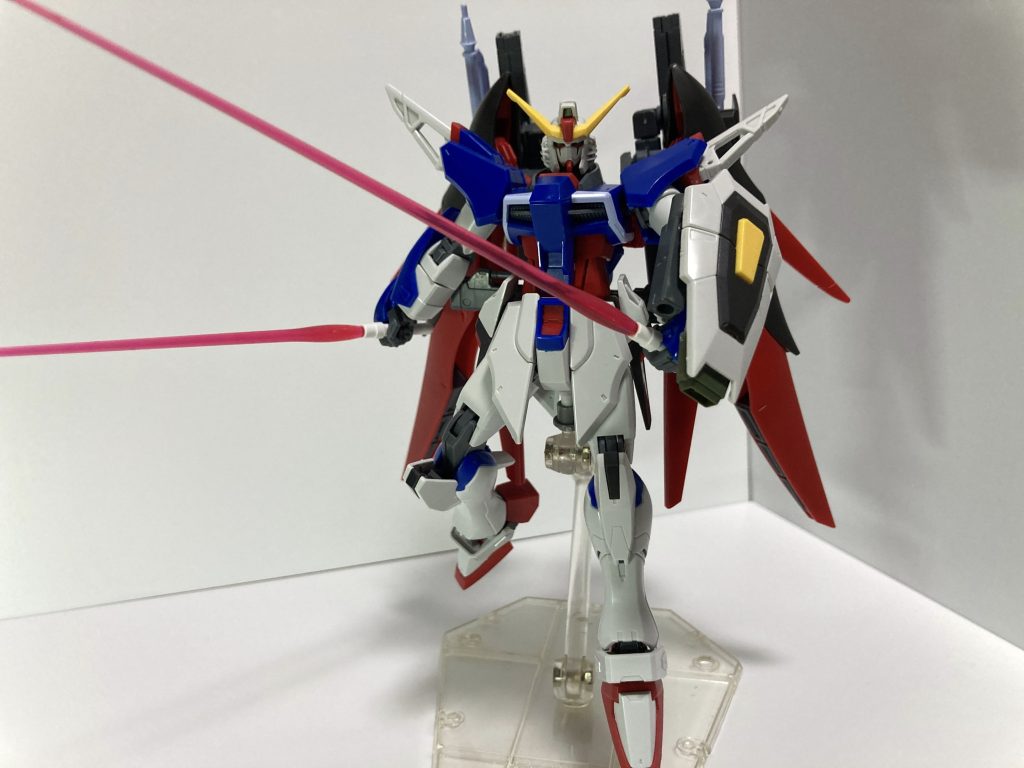 上記の理由に加え、小振な近接武装が欲しいのとビームサーベル持ってるデスティニーガンダムって結構カッコいいので武装に付け加えてみました