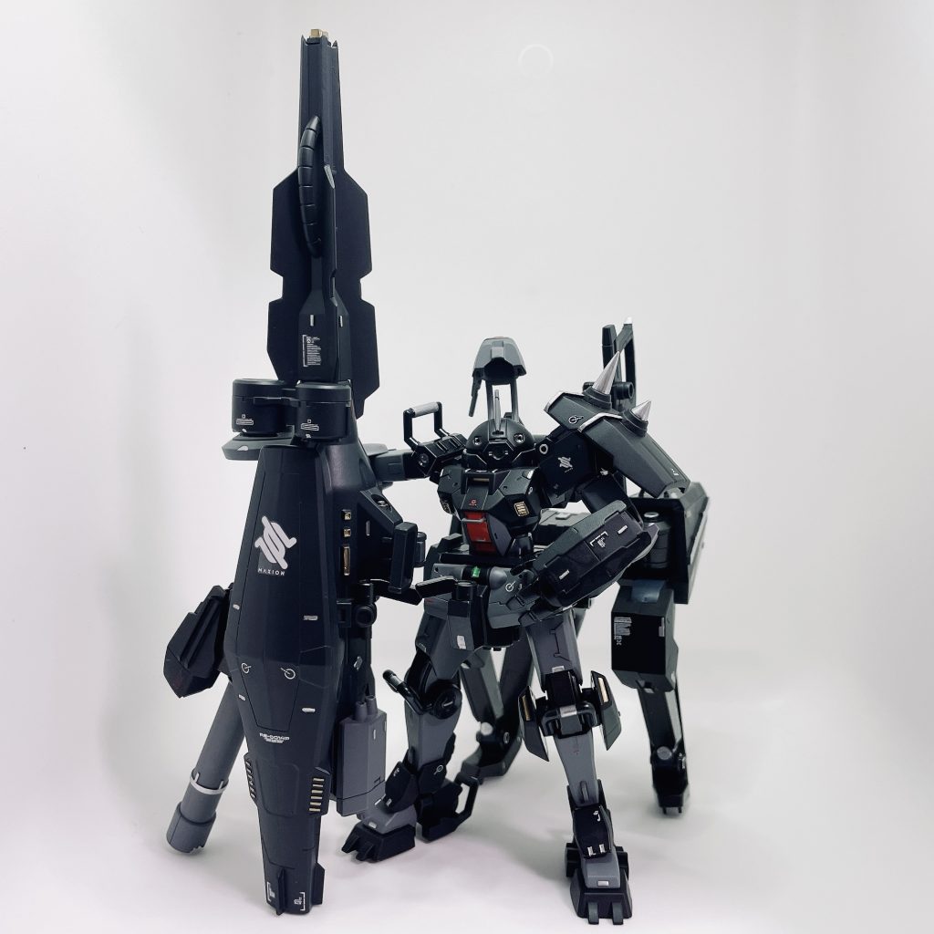 射撃形態は場所も取るので、飾るときはこのスタイルで♪頭部スコープの可動も生きているので、デミトレーナーのつぶらな瞳は健在ですw