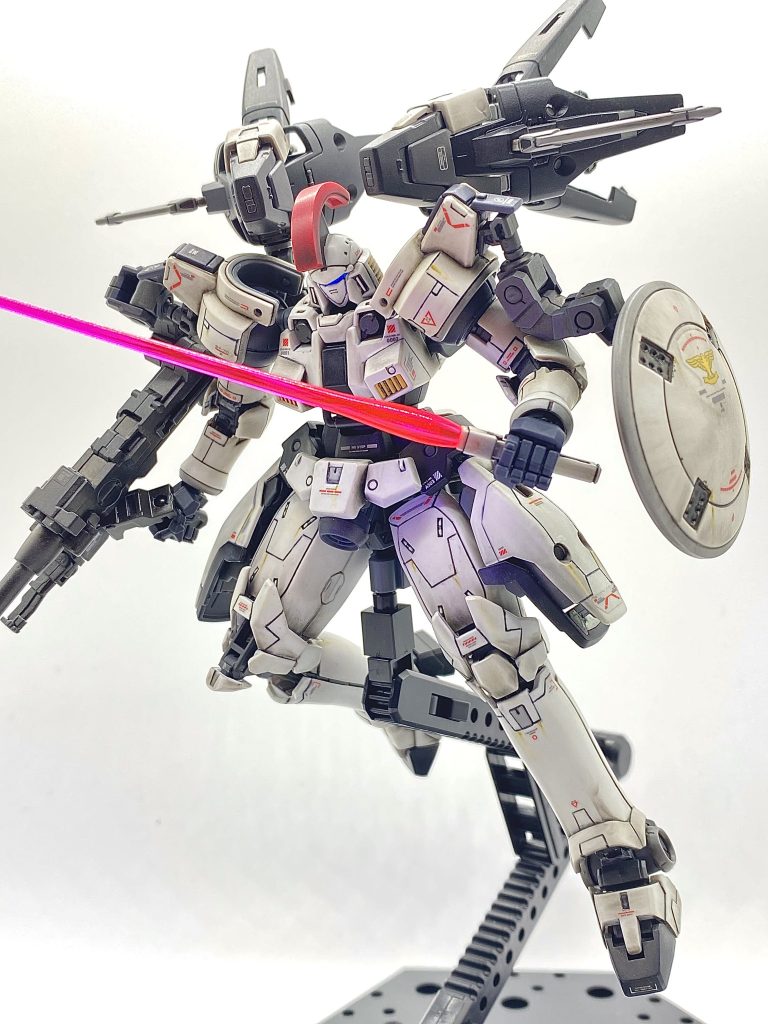 ビームサーベルも蛍光ピンクを塗ってみたけど、あまり光ってなーい汗