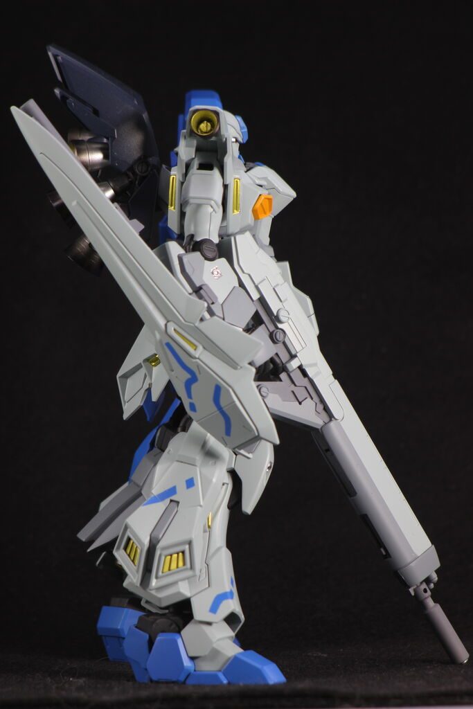 機体右側面九龍風塗装が分かりやすいように盾は右手に装備させてます