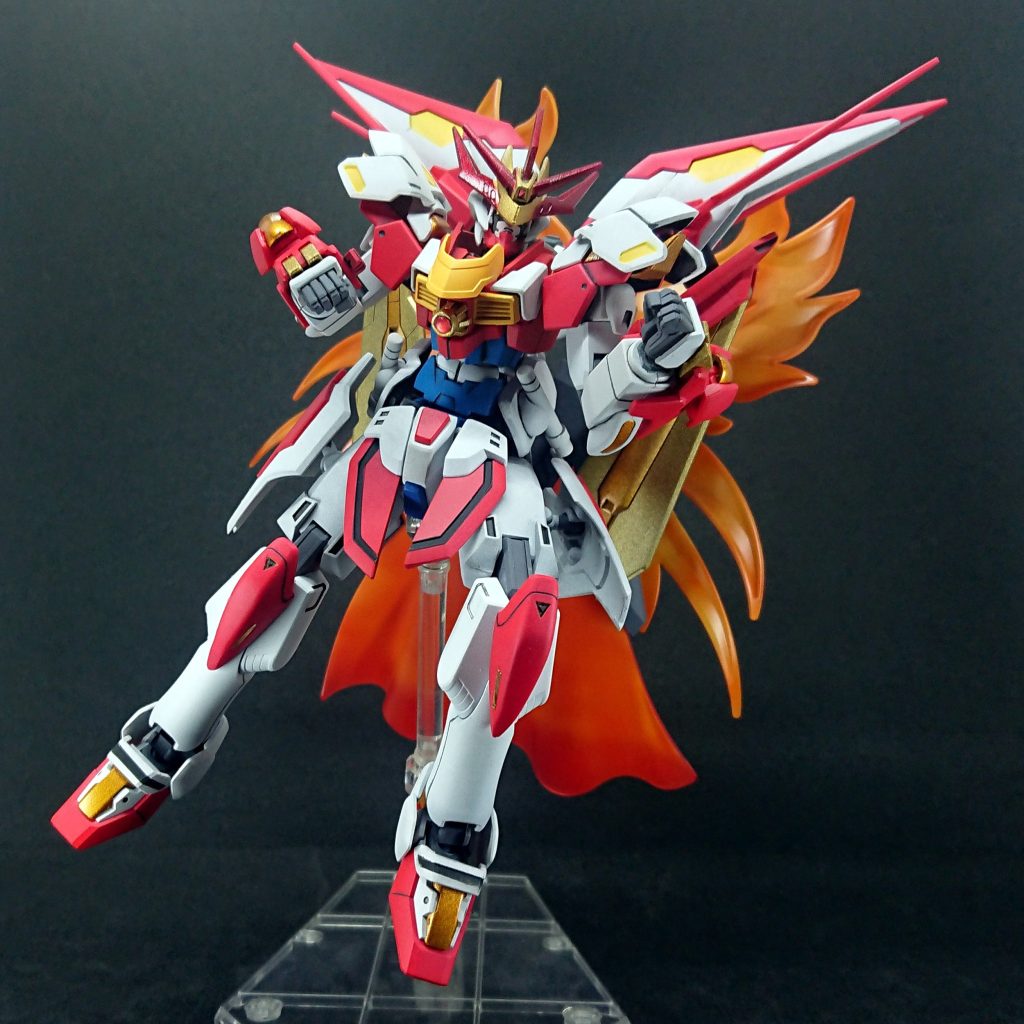 炎の翼を放出する機動力特化モード。遠距離攻撃が少ない機体なのでこれで相手の攻撃を掻い潜り接近します。VSシリーズでのゴッドフィールドダッシュのようなイメージでしょうか。