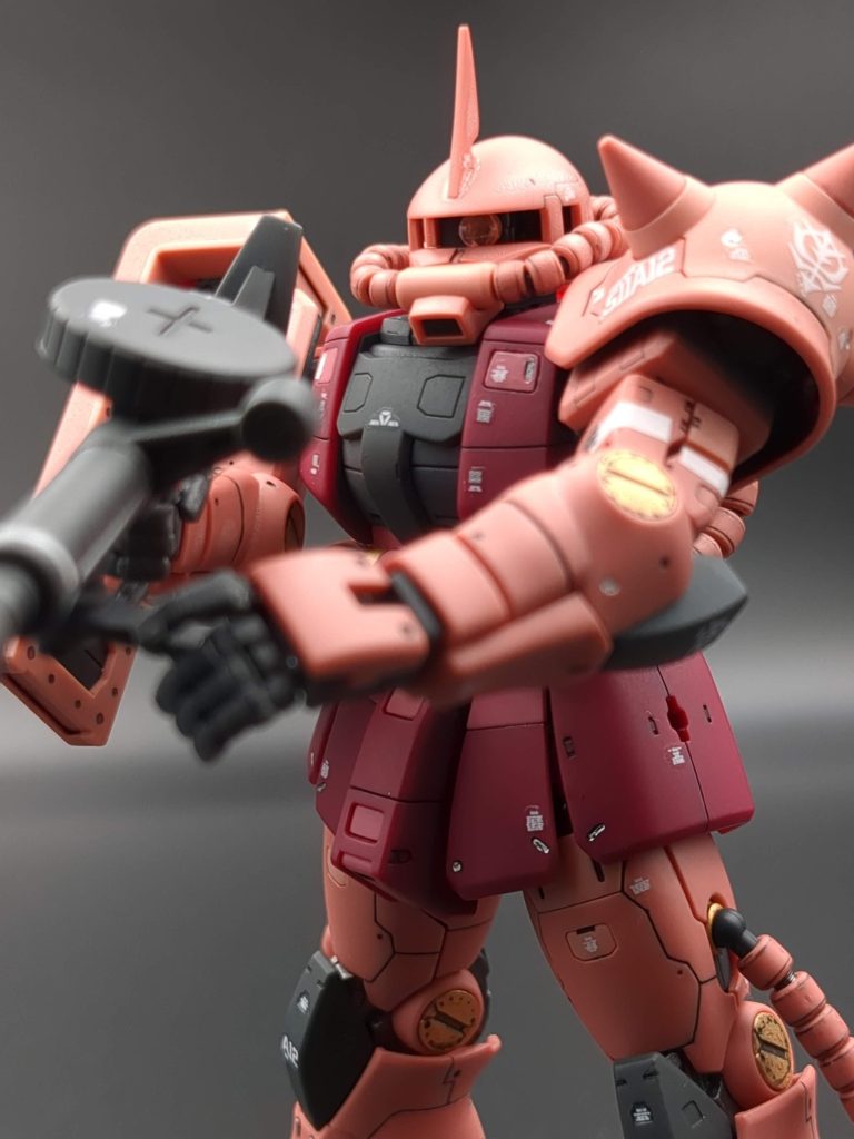 RGはほんと精巧ですねスジ彫り彫り直し・墨入れ・部分塗装・水転写デカール・つや消しトップコートだけでもこの精巧さ実物はちっさいのに写真に撮ると大きそうなキットに見えます