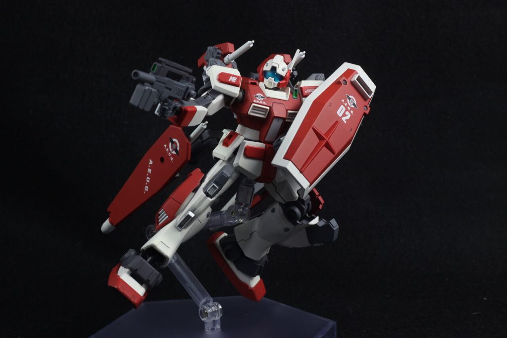 ビームライフルはジムⅢのをベースに改造していますベテランパイロットが乗る「ネロ・トレーナー」のような機体をイメージしているので色も派手さを抑えたカラーリングにしています