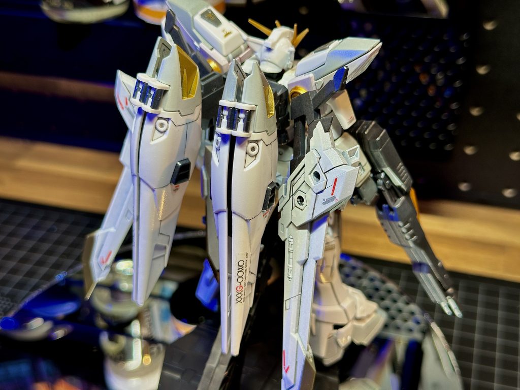 赤色パーツ以外は下地色塗装(黒)をしなかったのですがやはり黒下地を吹いてから塗装したほうが断然きれいに発色しますね...・ミキシングM.S.G_ ヘヴィウェポンユニット22・塗装灰…ガイアカラーExブラック→クレオスライトグレー白…クレオススーパーホワイト金…ガイアカラーブライトゴールド黒…クレオスEXメタルブラックトップコート…フィニッシャーズプレミアムガラスパール→SHOW UP一液ウレタントップコートYoutubeもやってます!https://www.youtube.com/watch?v=4HKagdrJHyE