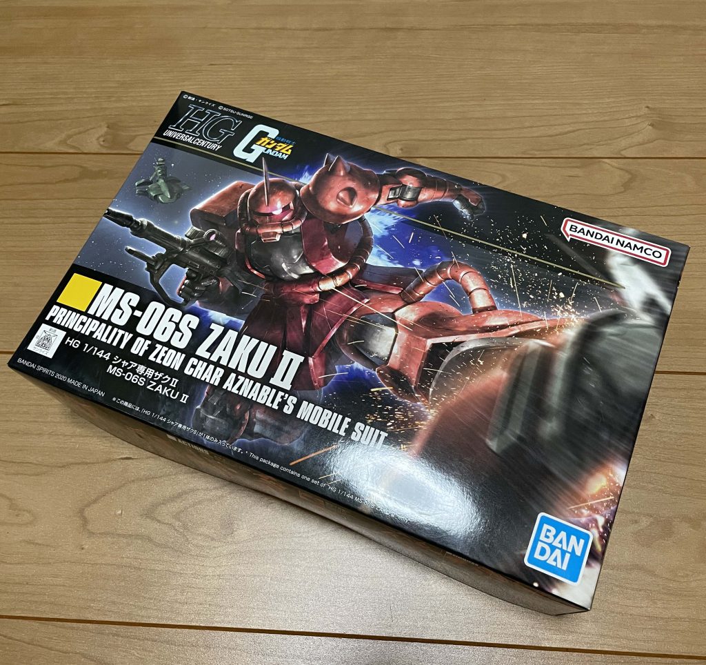 キットのHGUCシャア専用ザク。ガンプラは品薄ですがこのキットは近所の量販店によく売ってます。