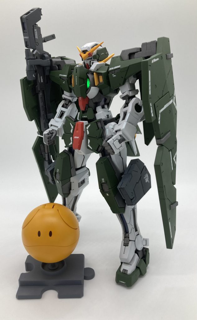 最後にハロと。個人的には00ファーストシーズンのガンダムタイプの中で一番好きな機体なので、4年前にMGとして発売されたときは、良い時代になったなと思いました。新しいMGなだけあって、加工せずともカッチリまとまってくれるのが非常にありがたいです。ご覧くださりありがとうございました。