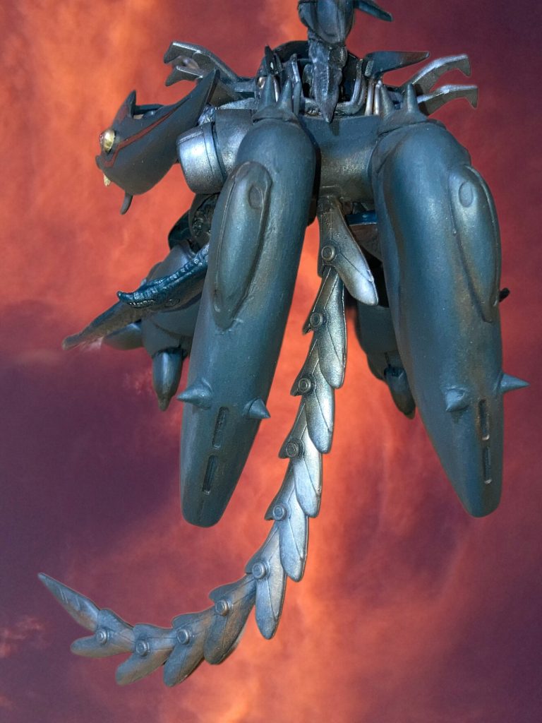 尻尾は1/100のガンダムエピオン、羽はコレまたソフビのプテラノドンの羽を流用してます。