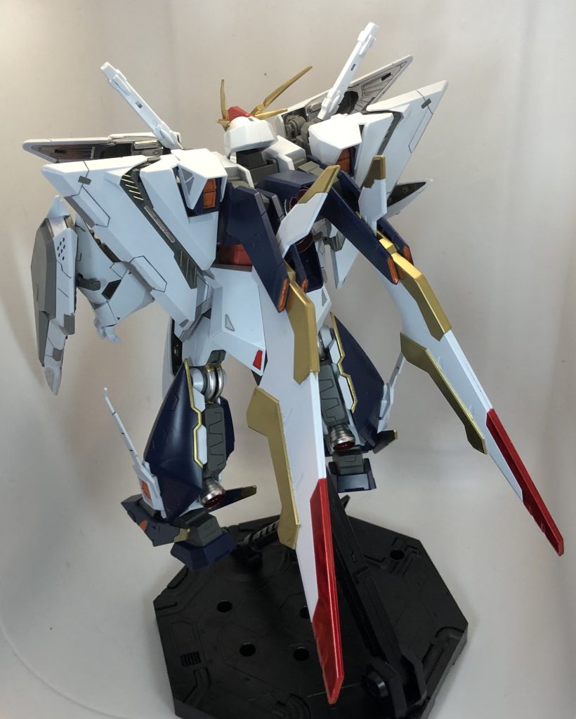 背中のウイングもそのままだと寂しかったのでちょい塗装。