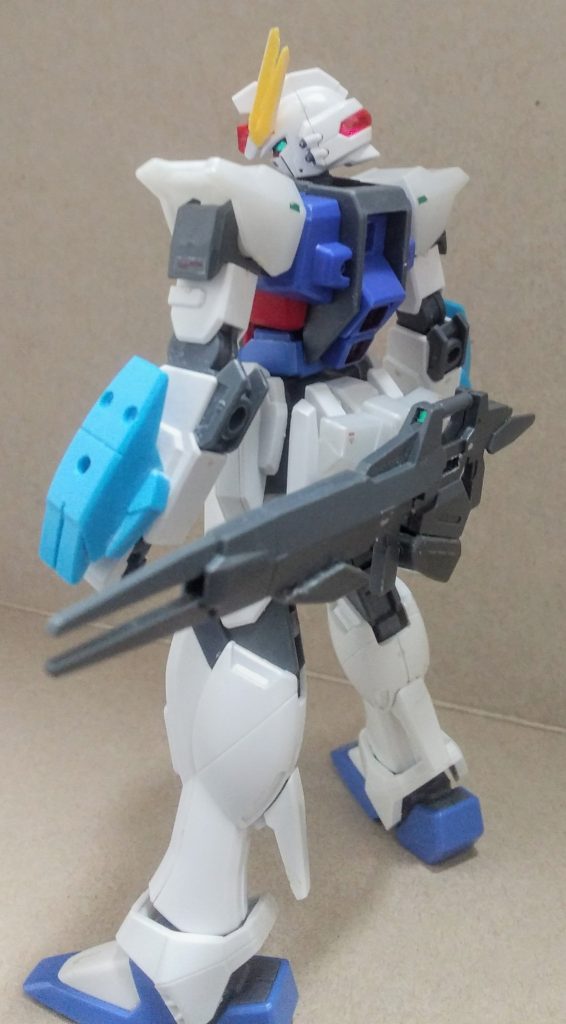 ・ビームライフルをマウントまぁ、一応これを狙っていたので、OOスカイの腰パーツとっておいたんです。