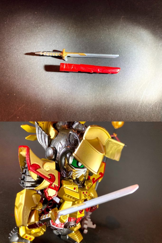 【一期一振】(いちごひとふり)短刀の名匠、山城国京洛・粟田口藤四郎吉光がその生涯ただ一作のみ鍛え上げたと伝わる刃長二尺八寸の太刀。数多の名刀を所持した秀吉は特に藤四郎吉光の刀を好んで愛用した。秀吉の体格に合わせて二尺二寸サイズに磨り上げ済み。(現:皇室御物、宮内庁所蔵)