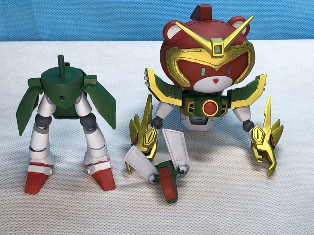 腰アーマーはボールデンアームアームズの1番小さいやつとかを利用してサイドとフロントは動くようにしています。胴の捻りはプチッガイをぶった切ってポリパテで埋めてプラ板で蓋をし、中央に3ミリ軸を取り付けてSDドラゴンの上半身に取り付けてます。