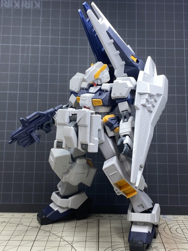 モールド彫る前。バトオペに実装された日、改修途中だったヘイズル改にアドバンスドパーツを付けたらメチャクチャかっこよくなりました。それまであまりアドバンスドヘイズルって好きじゃなかったんですが、ここで変わりましたね。