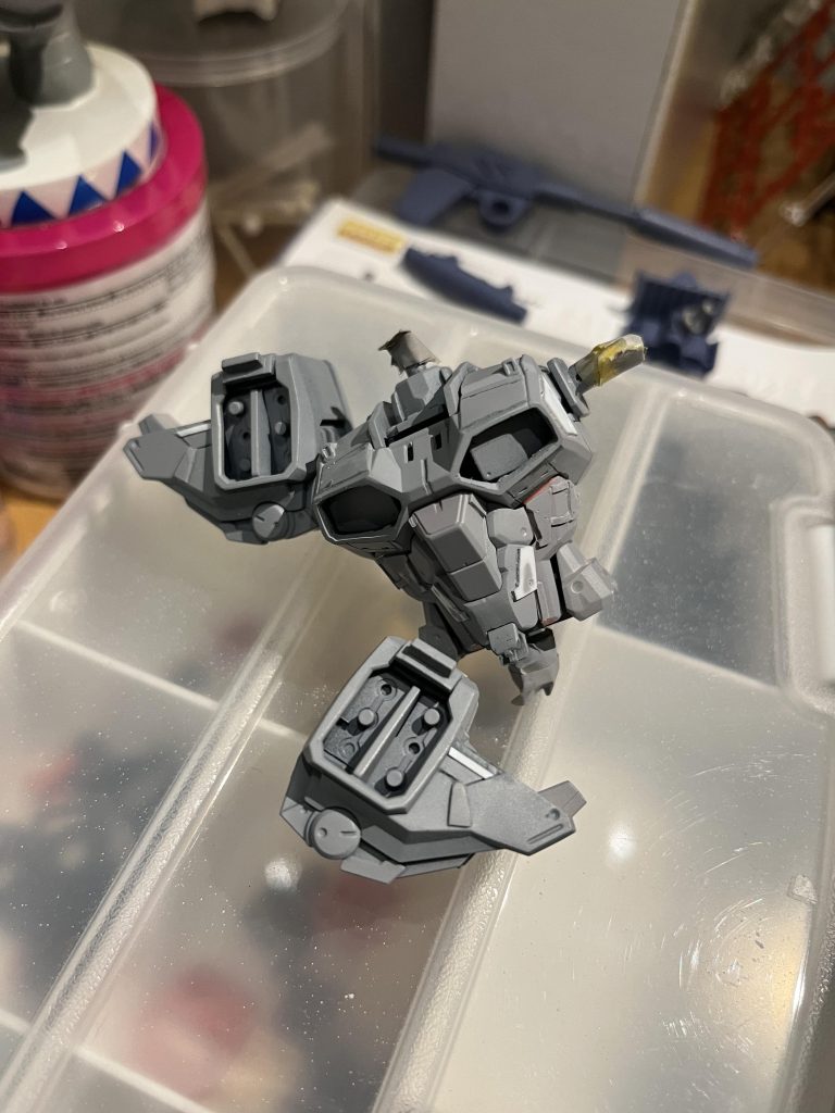 今回珍しく捨てサフして一部仮組みしてます