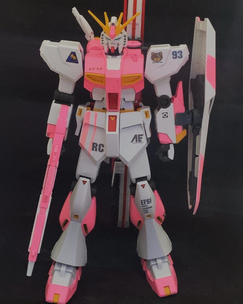 正面からフロントアーマーをマスキングを活用してライン塗装したのですが、甘々ジャスパーですね。今の自分にはこのくらいが精一杯です。