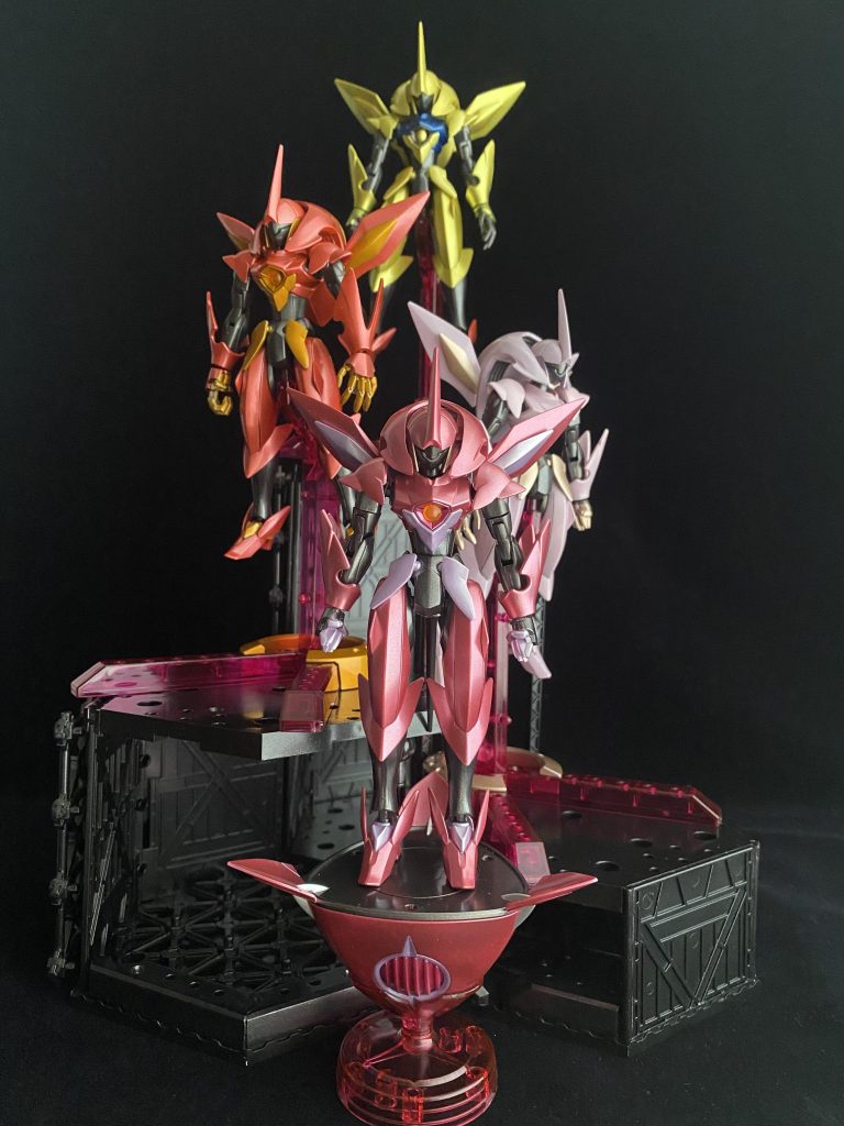 段差付きディスプレイ台はアクションベースと30MMのものを合体しています。