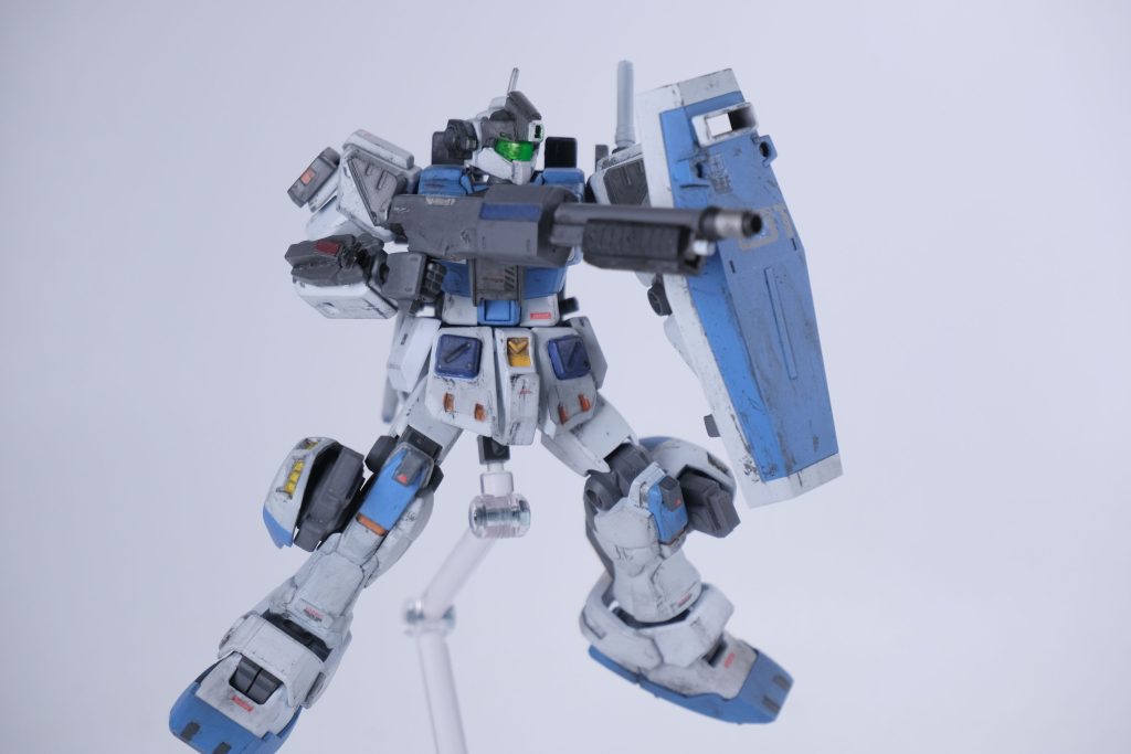 メインアームはオリジナル兵装の「150mm対MS散弾砲」。ジャンクパーツを組み合わせて作成した両手持ちのショットガンです。これを近距離射撃戦で押し付けていくのがこの機体の基本戦術になります。