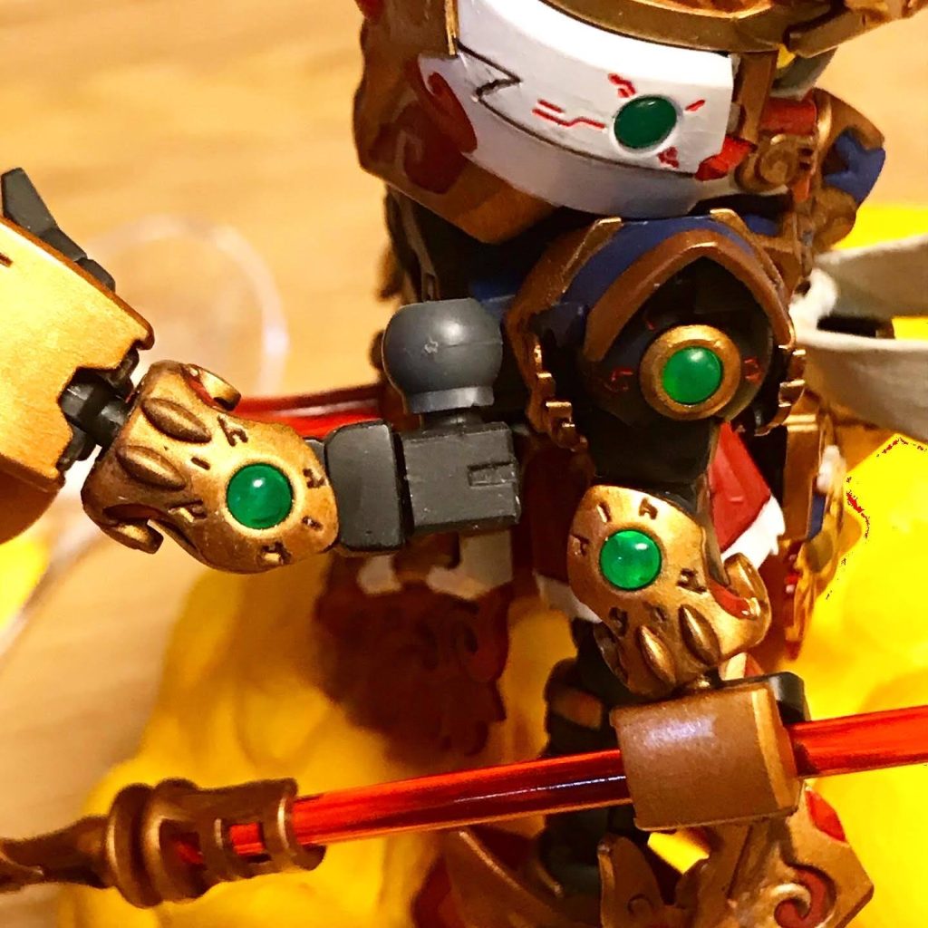 3㍉のダボ穴には発色の良い蛍光っぽいランナーの切れっ端を丸く削って埋め込んでいます。