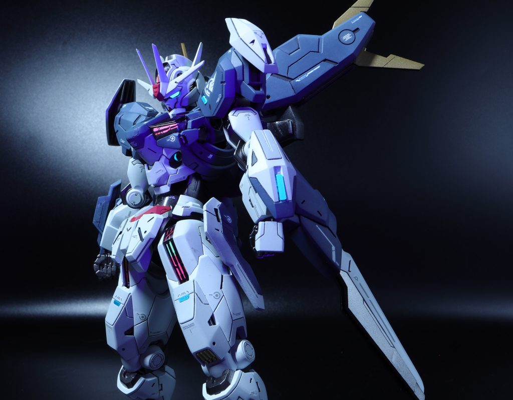 腹部のみデザインを少し変更しています。腹部延長したら違和感があったのと、少しのっぺりしていたのが気になったので、無印エアリアルに少し雰囲気を似せています。