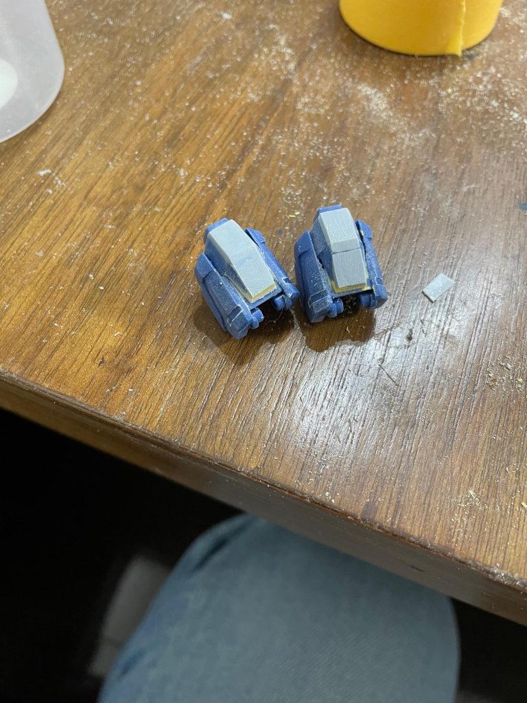 肩は合わせ目消したいので別パーツ化&大型化。これが一番大変でした。結局、完成まで2か月くらい掛かってしまいました。次はシンプルに作りますw