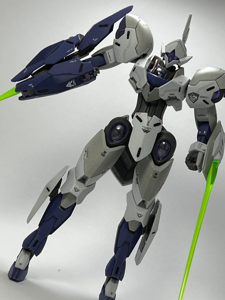 ビームソードが出てきたのでちょっと構えさせてみました。