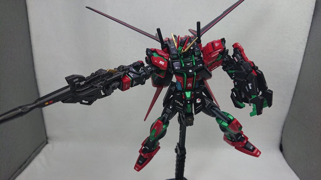 今回のお気に入りポイントは“サイコフレーム”ですストライクのフレーム部分をサイコフレームに見立ててメタリックグリーンで塗装してみました自分が思っていたよりもかなりマッチしていて、サイコフレーム搭載機として全然イケてる気がします腕部接続ジョイントの数に限りがあるのでなかなか難しいのですが、今後ユニコーン系とのミキシングは増やしていければと考えていますでは、最後までご覧いただきありがとうございました