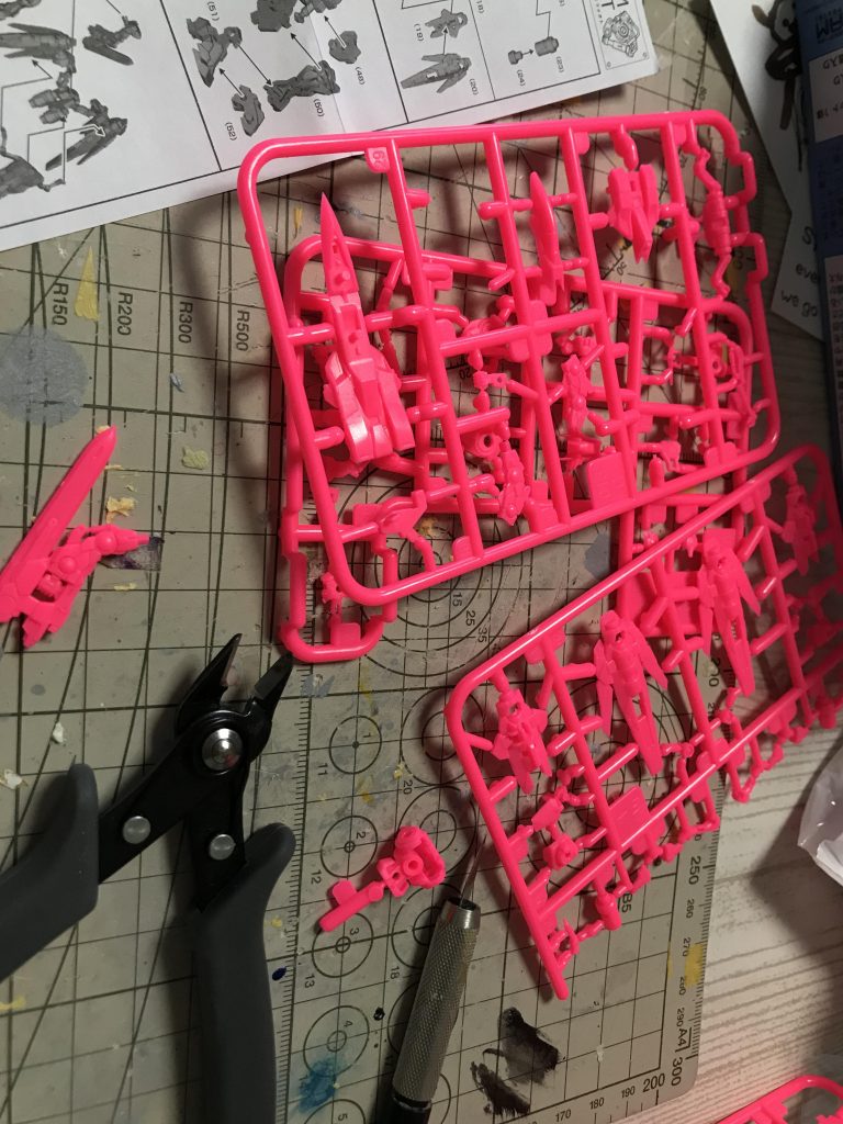 購入したアーティファクトがレアだった様で美しいピンクでした。塗装してしまうので残念ですが、なかなか手に入らないので仕方ありません。