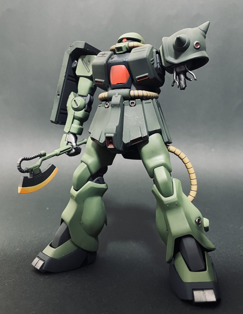 欠損した左腕はダメージパーツと腕パーツを付け替えられるように作りました。その他はダメージ加工とモノアイ2.0mmHアイズ化程度です。