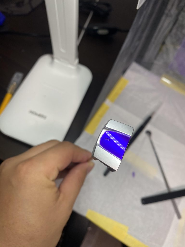 今回のキャンディ塗装は全てガイアカラーで、サーフェイサーエボ、EXブラック、EXシルバー、クリアカラークリア光沢の順番で塗装しました。