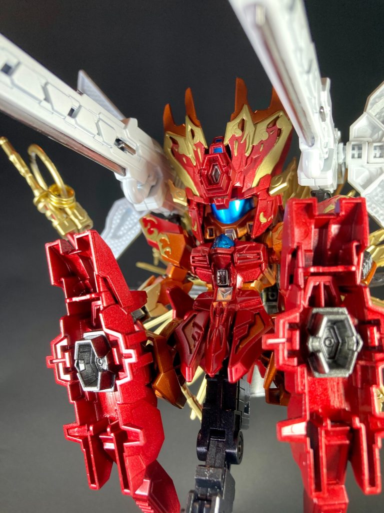 【輪宝八聖導砲】フルブラスト!!・サテライトキャノン2門・頭部ハイメガキャノン1門・腹部カリドゥス複相ビーム砲1門・腰部ビームライフル2門・脚部メガ粒子砲2門搭載する8つの全砲門を一斉射する必殺宝具。後背部の制御ユニット・輪宝慈眼大陣がフル稼働し、複雑なエネルギー出力を最適化する。