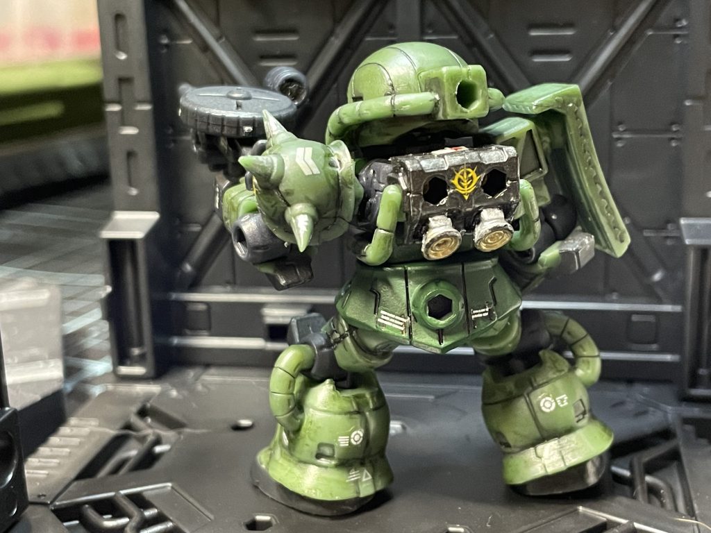 バーニアはガンダムマーカーで塗って金属感出てます