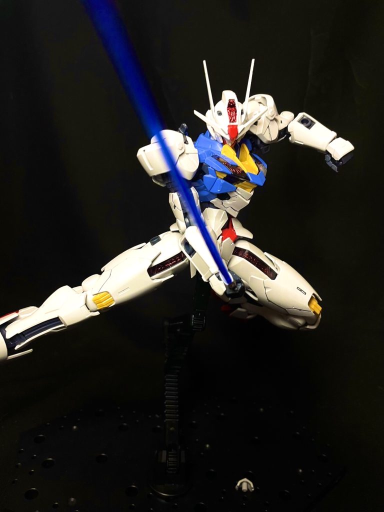 もはやこのキット、可動域が変態すぎてどんなポーズでも楽々取れるんですよ。バンダイさんさすがにキモすぎですよ…(褒め言葉)