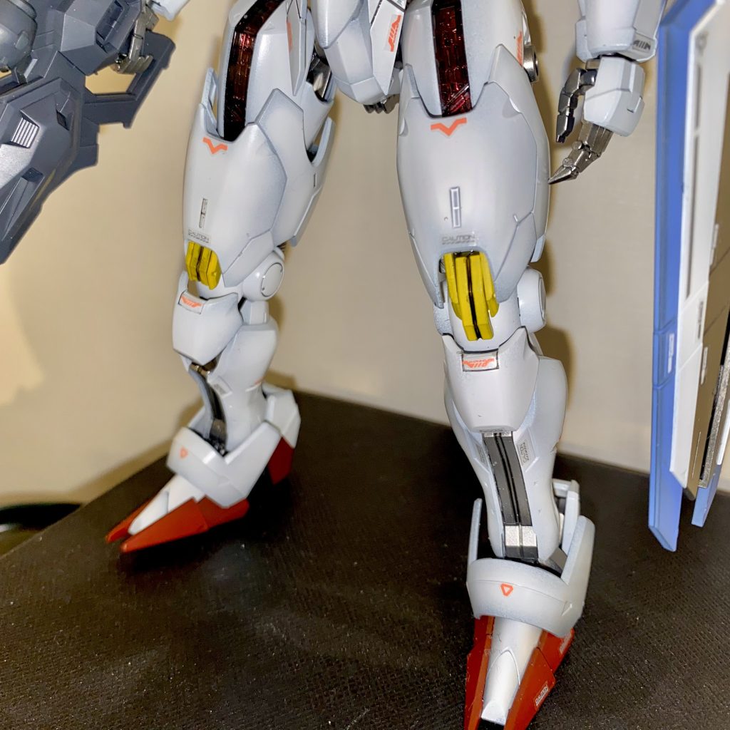 控えめなグラデーション塗装が何とも言えない重厚感を出してくれています。