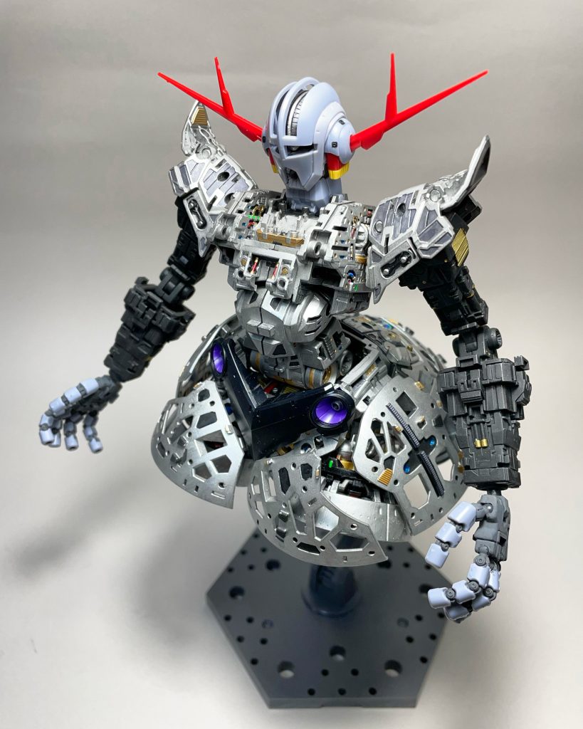 この後、腕も塗っています