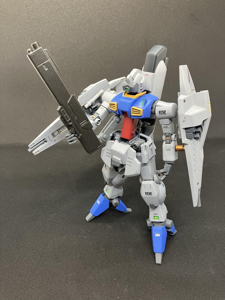 装備その1、ナックルバスターも差し替えました。アームで胴体と接続しています。