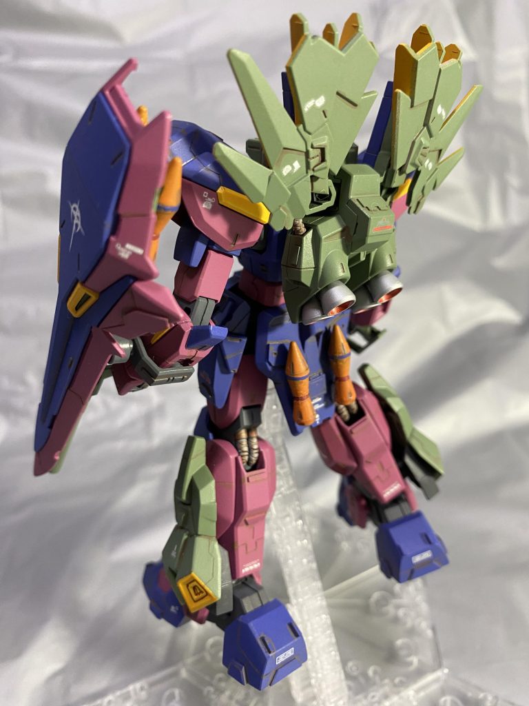 バックスタイル！ハサウェイ自体第2次ネオジオン抗争以降自身の潜在的なニュータイプ能力に懐疑的であった為に、バンシィのアームドアーマXCにより能力の増幅を図る為に使用。