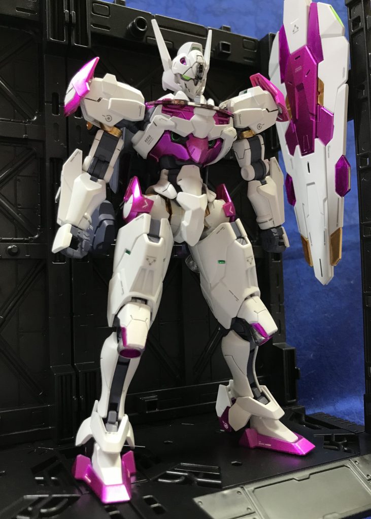 GUNSTAで知った山田化学(株)のディスプレイベースもSeriaで手に入ったので、格納庫シーンを一枚。GUNSTAで色々知ることが出来てガンプラライフが充実してます。